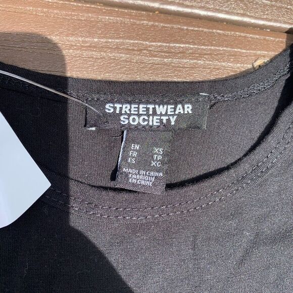 NWT Skeleton Distressed t-shirt - Picture 3 of 4